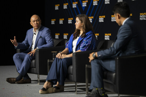 Ernest Cu, Globe Group President and CEO, speaks about raising unicorns in a panel discussion at the Singapore Fintech Festival, November 15, 2023. Beside him is Martha Sazon, President and CEO of Globe affiliate GCash, the countrys No. 1 Finance App and only double unicorn. (Photo via SFF)